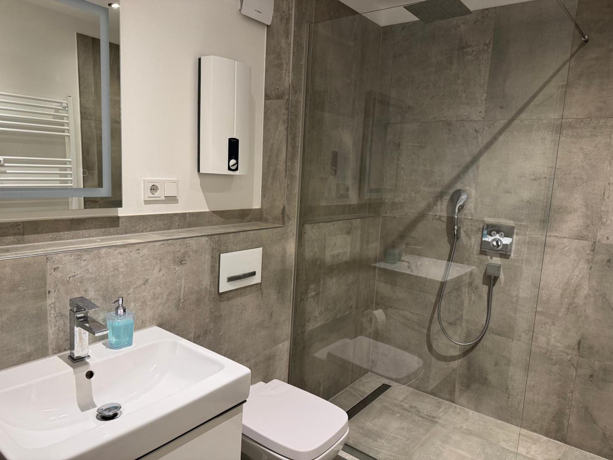 Graf-Adolflux Apartment Dusseldorf Bagian luar foto