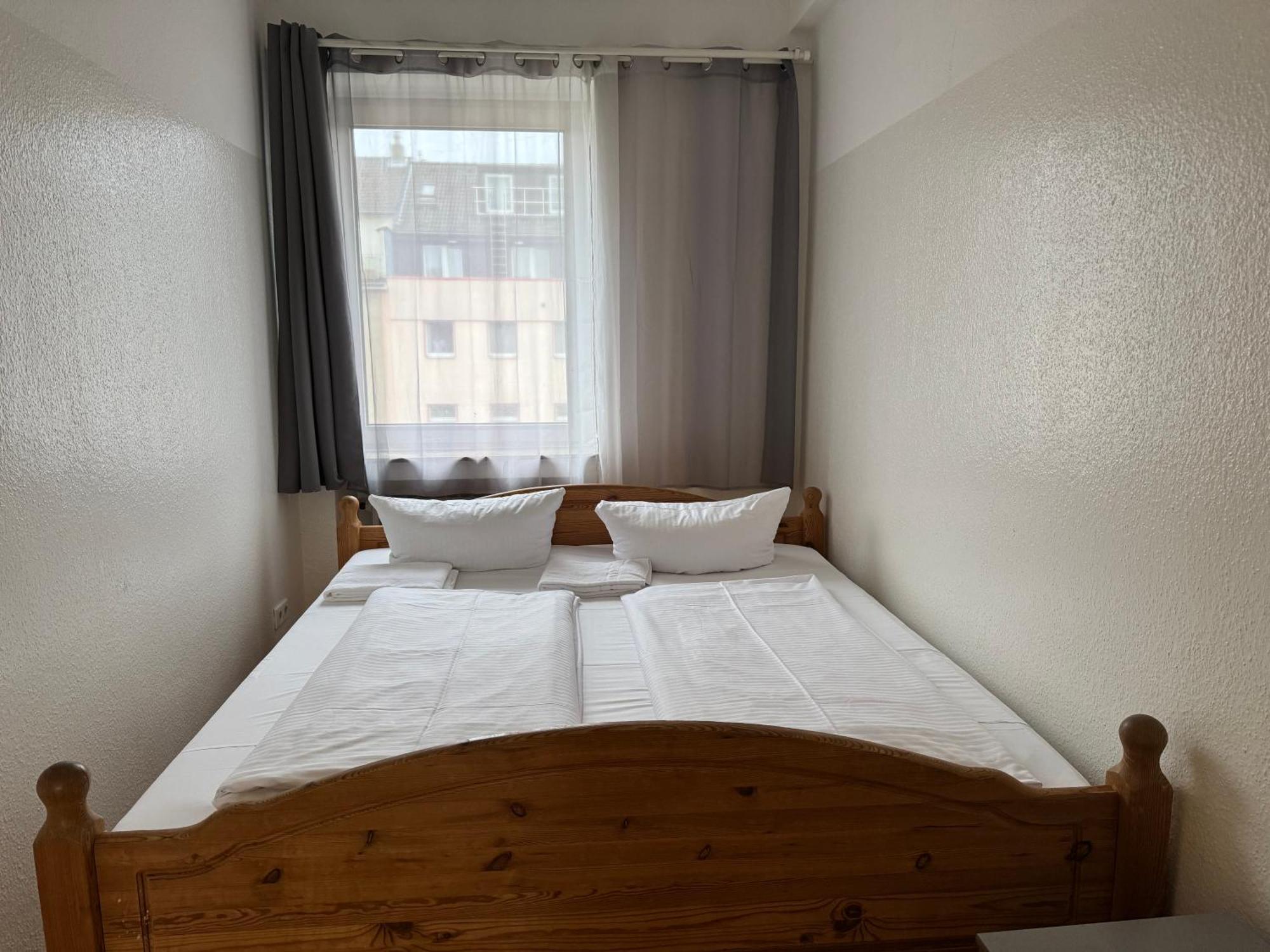 Graf-Adolflux Apartment Dusseldorf Bagian luar foto