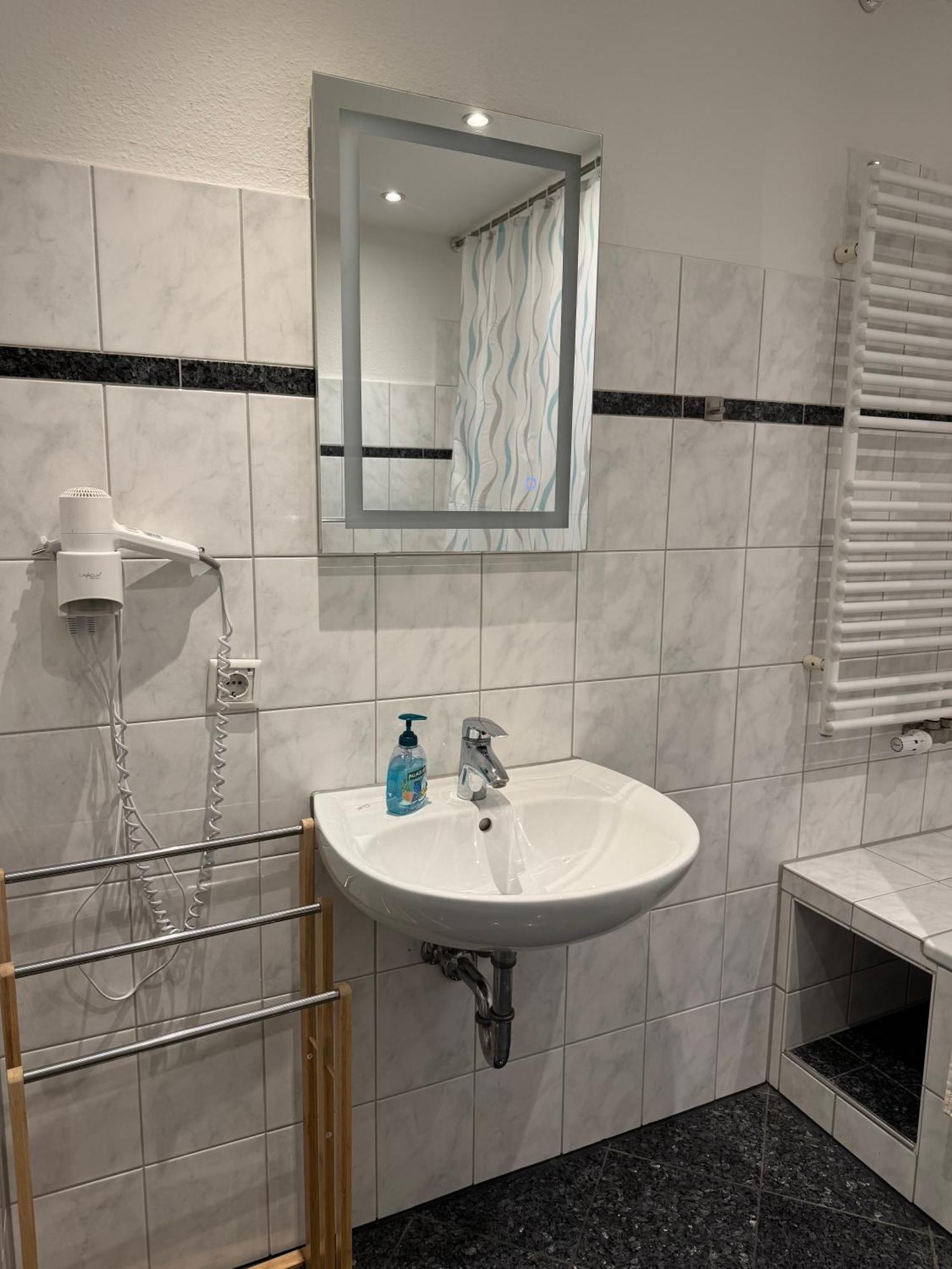 Graf-Adolflux Apartment Dusseldorf Bagian luar foto