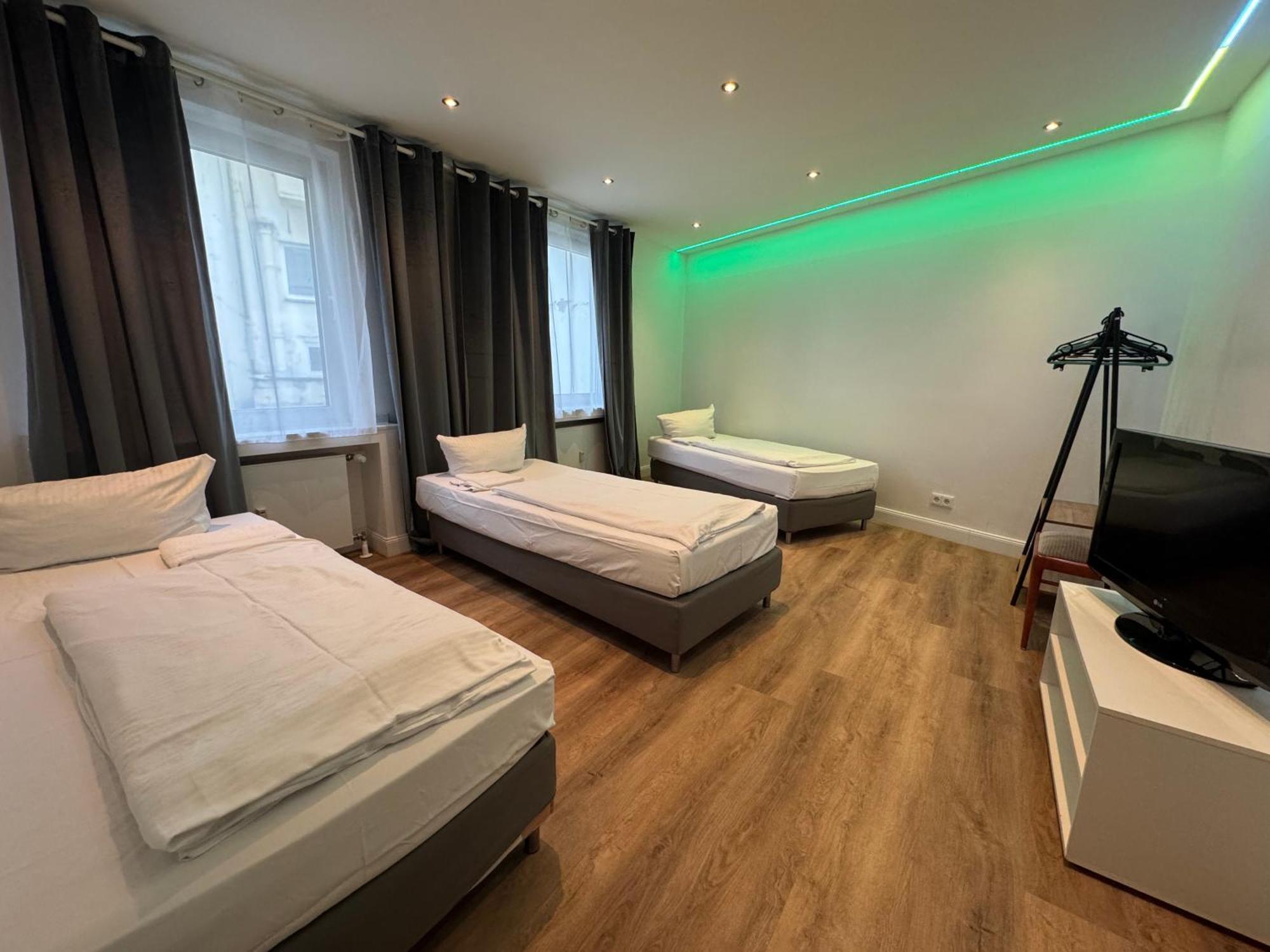 Graf-Adolflux Apartment Dusseldorf Bagian luar foto