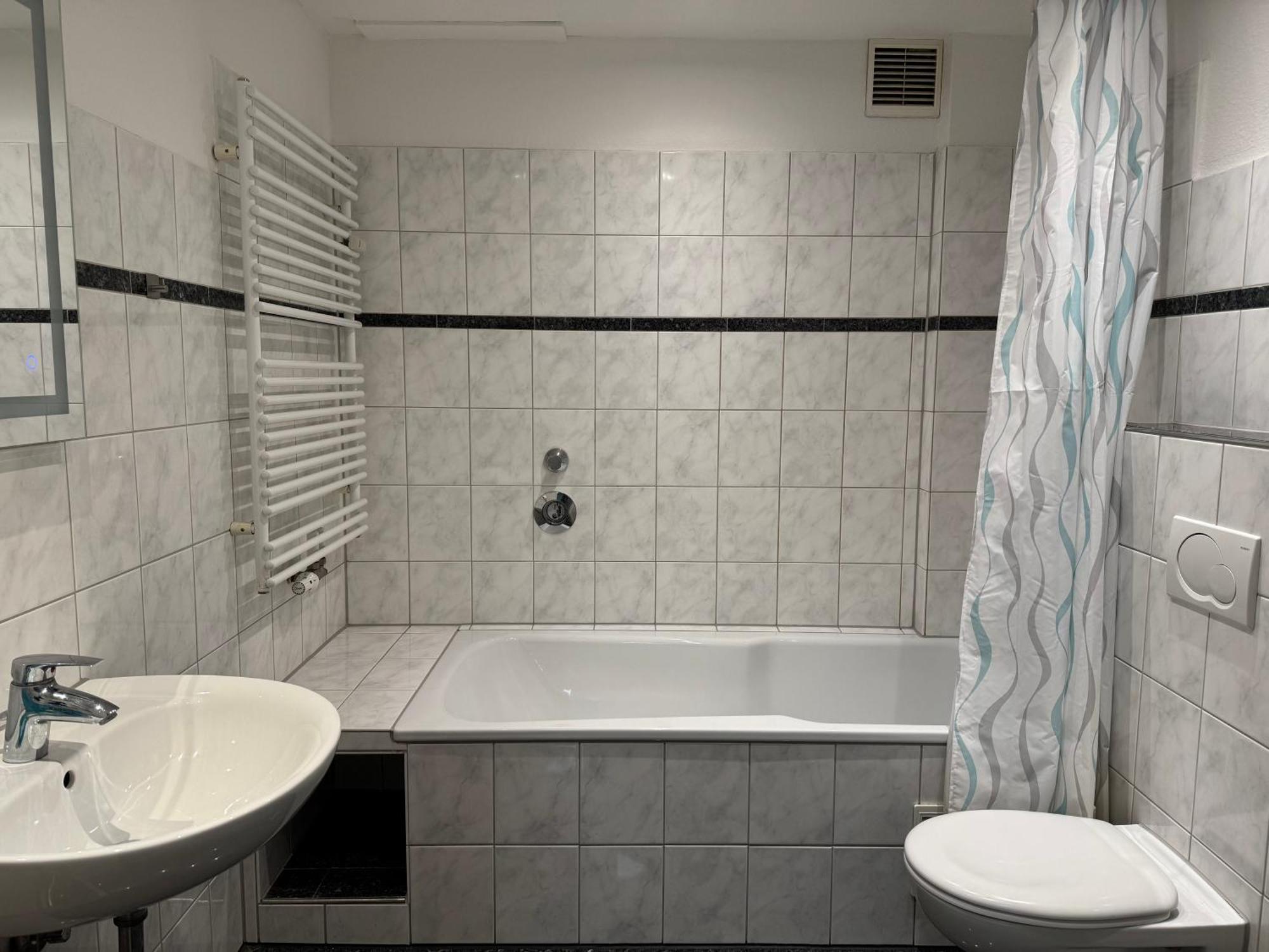 Graf-Adolflux Apartment Dusseldorf Bagian luar foto
